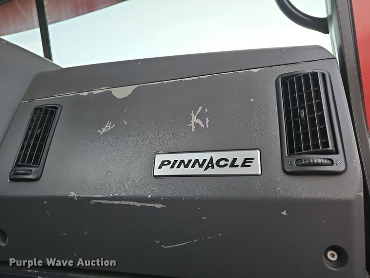 image for item DW3156 2008 Mack CHU613 semi truck