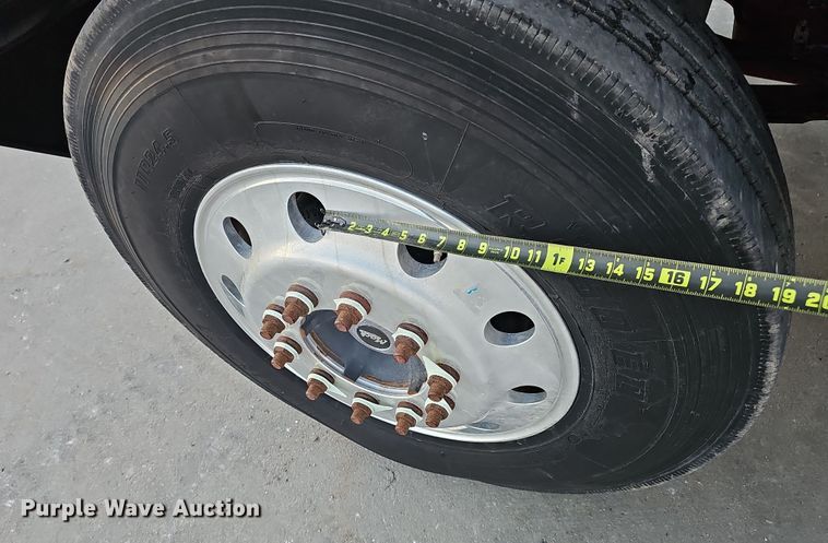 image for item DW3156 2008 Mack CHU613 semi truck