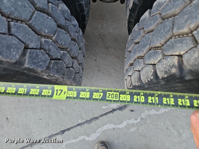 image for item DW3156 2008 Mack CHU613 semi truck