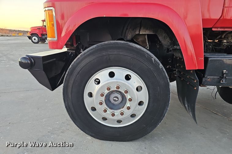 image for item DW3156 2008 Mack CHU613 semi truck