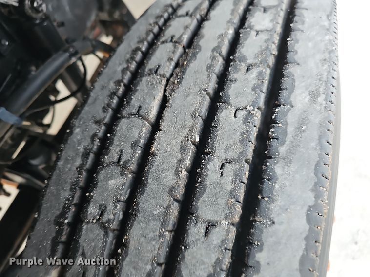 image for item DW3156 2008 Mack CHU613 semi truck