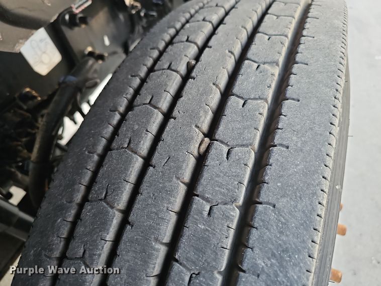 image for item DW3156 2008 Mack CHU613 semi truck