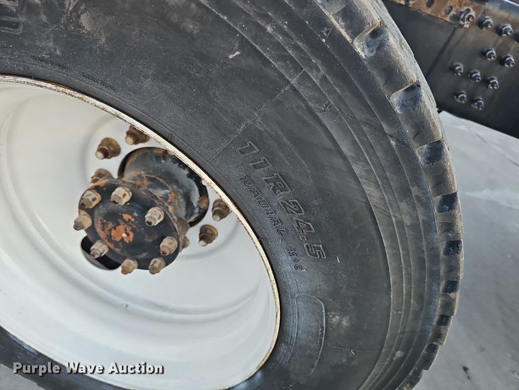 image for item DW3156 2008 Mack CHU613 semi truck