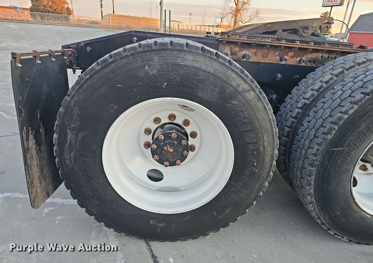 image for item DW3156 2008 Mack CHU613 semi truck