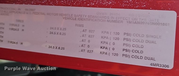 image for item DW3156 2008 Mack CHU613 semi truck