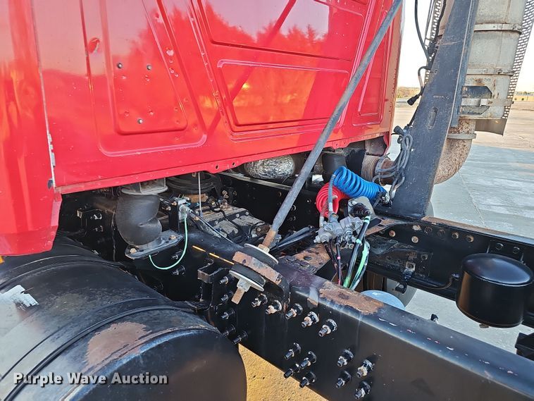 image for item DW3157 2008 Mack CHU613 semi truck