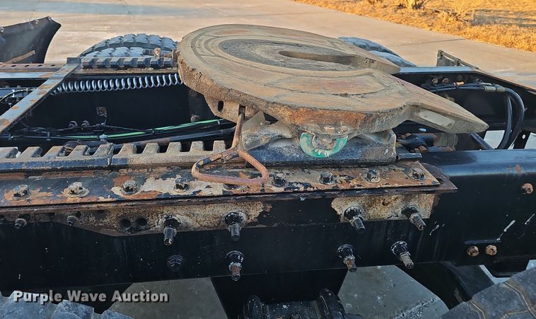 image for item DW3157 2008 Mack CHU613 semi truck