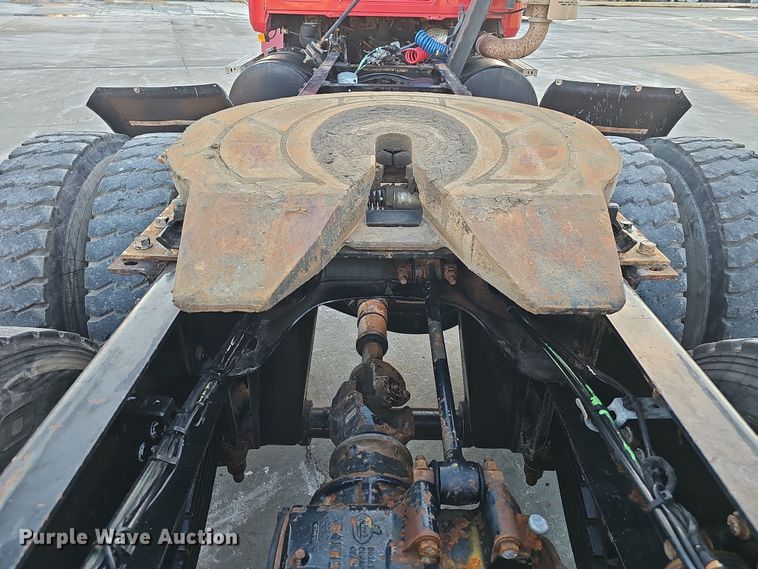 image for item DW3157 2008 Mack CHU613 semi truck