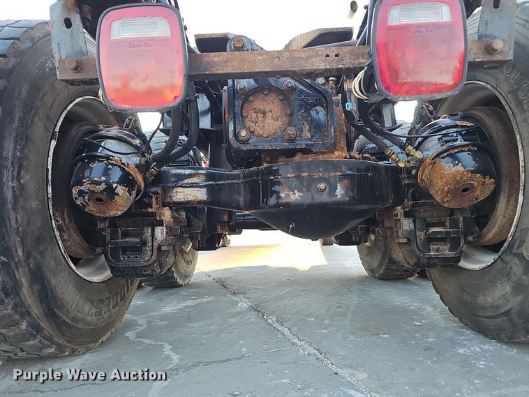 image for item DW3157 2008 Mack CHU613 semi truck