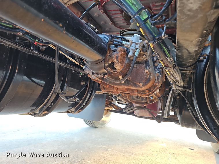 image for item DW3157 2008 Mack CHU613 semi truck