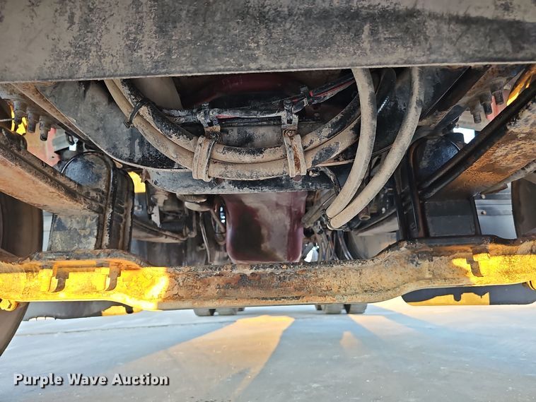 image for item DW3157 2008 Mack CHU613 semi truck