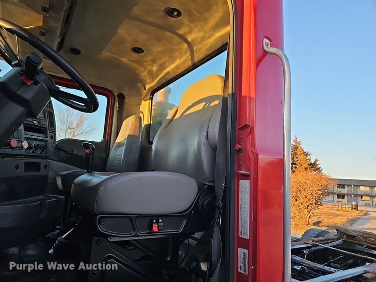 image for item DW3157 2008 Mack CHU613 semi truck