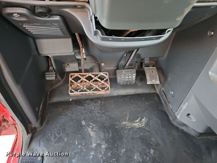 image for item DW3157 2008 Mack CHU613 semi truck