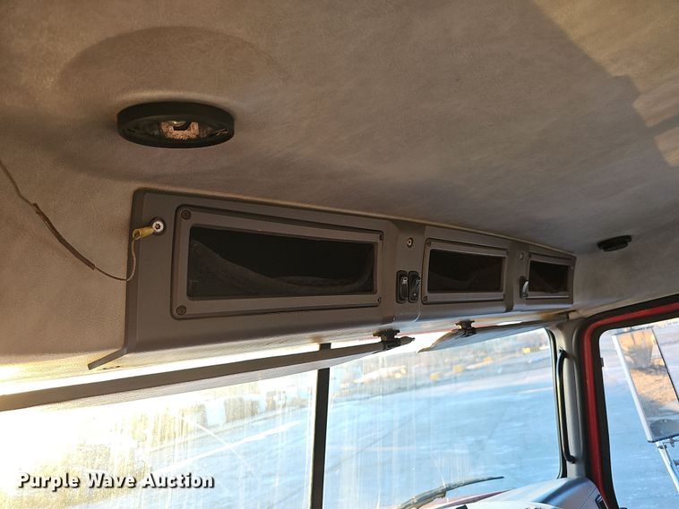 image for item DW3157 2008 Mack CHU613 semi truck