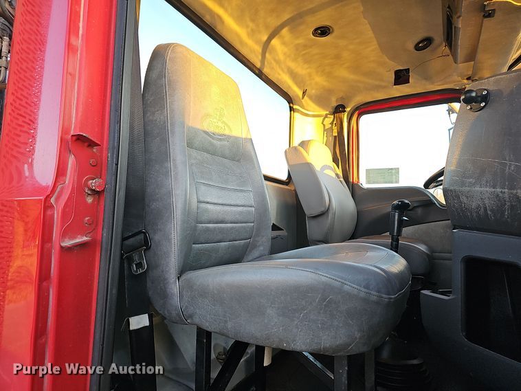 image for item DW3157 2008 Mack CHU613 semi truck