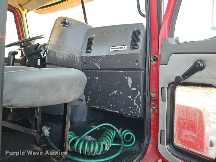 image for item DW3157 2008 Mack CHU613 semi truck