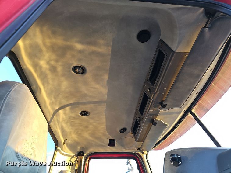 image for item DW3157 2008 Mack CHU613 semi truck