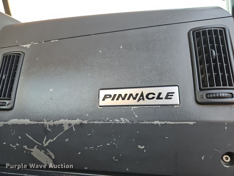 image for item DW3157 2008 Mack CHU613 semi truck