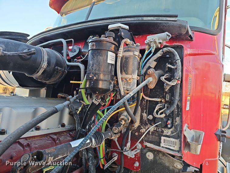 image for item DW3157 2008 Mack CHU613 semi truck