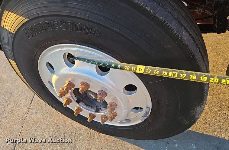 image for item DW3157 2008 Mack CHU613 semi truck