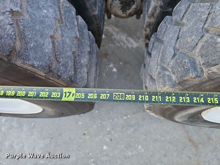 image for item DW3157 2008 Mack CHU613 semi truck