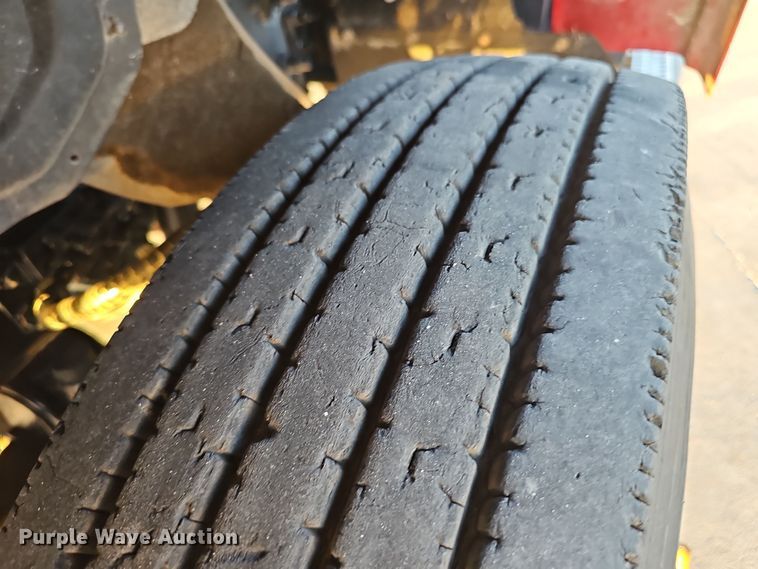 image for item DW3157 2008 Mack CHU613 semi truck