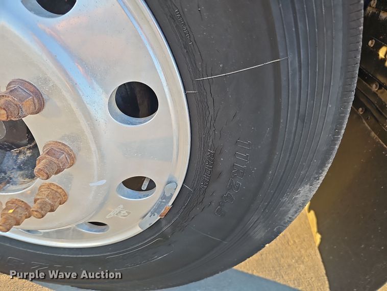 image for item DW3157 2008 Mack CHU613 semi truck