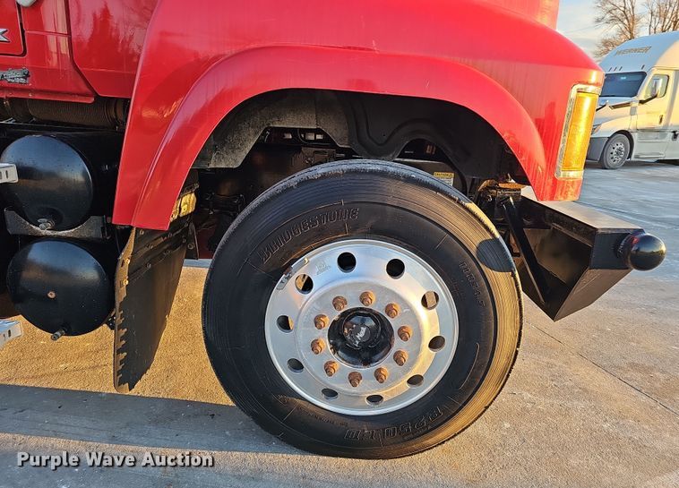 image for item DW3157 2008 Mack CHU613 semi truck