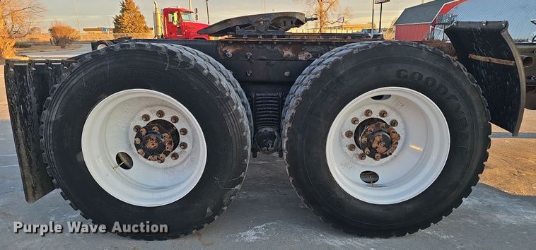 image for item DW3157 2008 Mack CHU613 semi truck