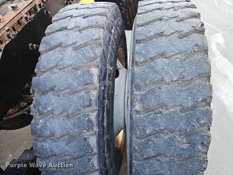 image for item DW3157 2008 Mack CHU613 semi truck