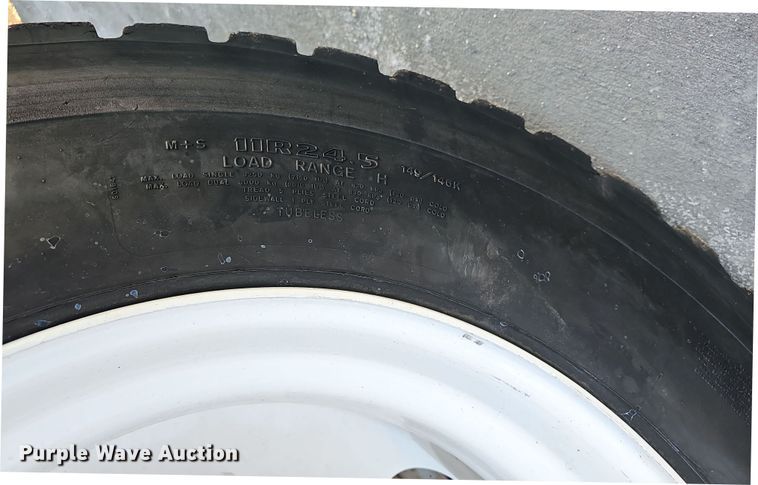 image for item DW3157 2008 Mack CHU613 semi truck