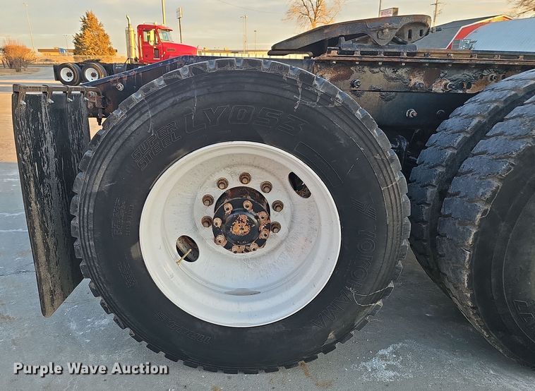 image for item DW3157 2008 Mack CHU613 semi truck