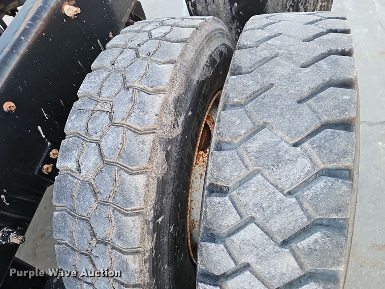 image for item DW3157 2008 Mack CHU613 semi truck