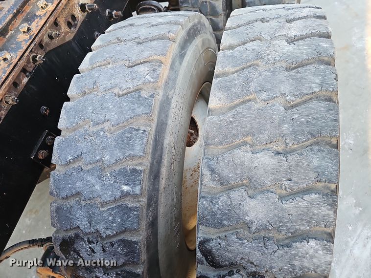 image for item DW3157 2008 Mack CHU613 semi truck