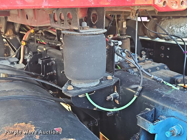 image for item DW3158 2008 Mack CHU613 semi truck