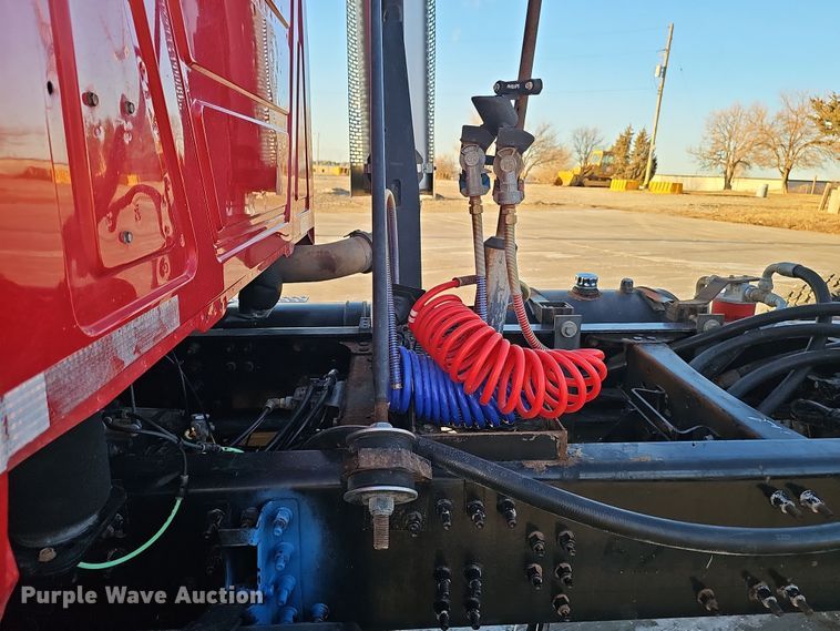 image for item DW3158 2008 Mack CHU613 semi truck