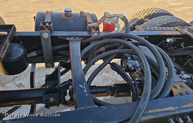 image for item DW3158 2008 Mack CHU613 semi truck