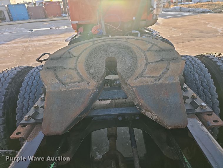 image for item DW3158 2008 Mack CHU613 semi truck