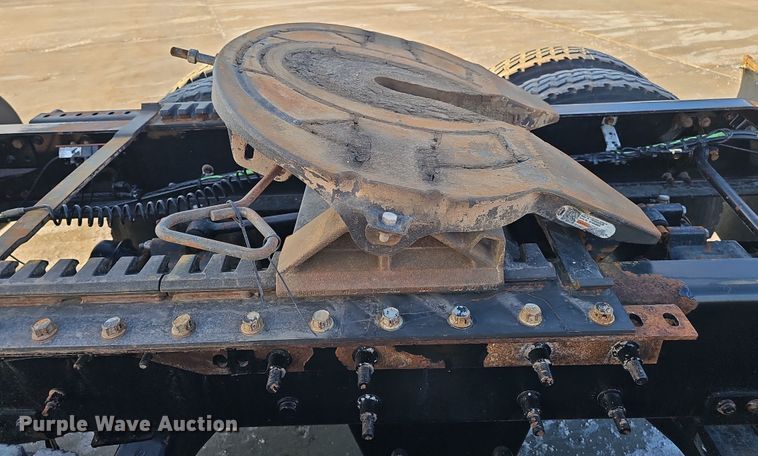 image for item DW3158 2008 Mack CHU613 semi truck