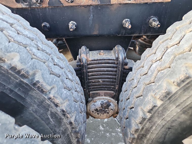 image for item DW3158 2008 Mack CHU613 semi truck