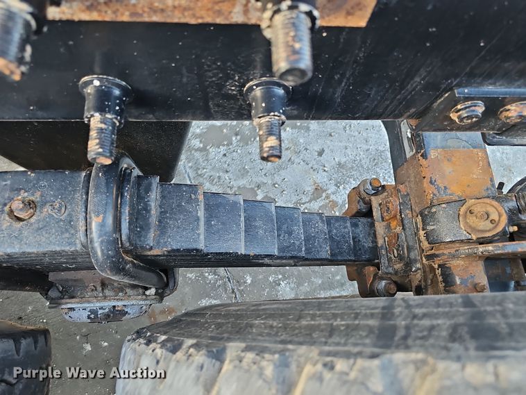 image for item DW3158 2008 Mack CHU613 semi truck