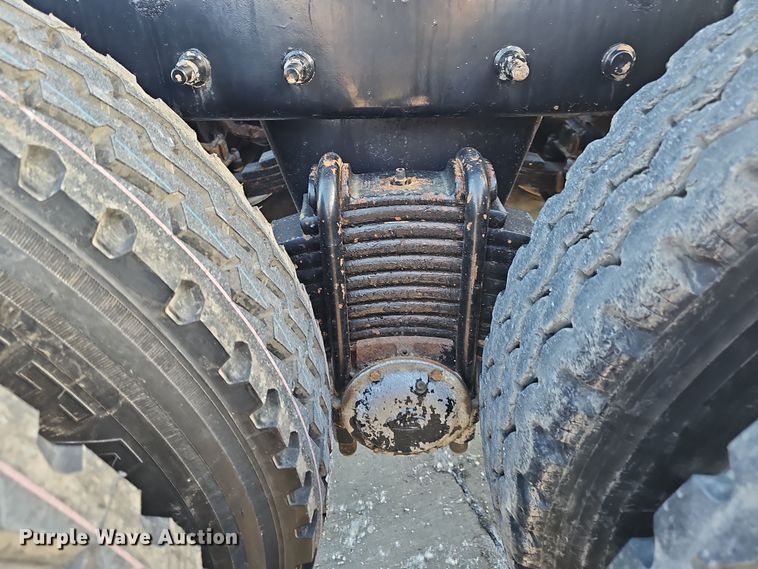 image for item DW3158 2008 Mack CHU613 semi truck