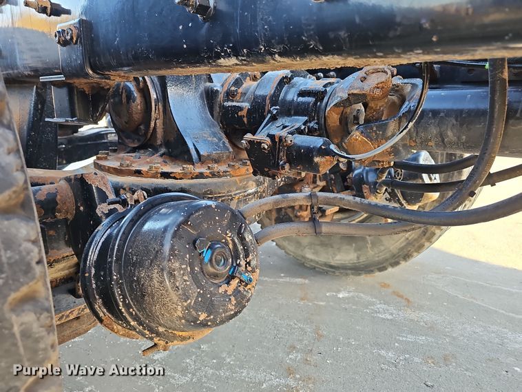 image for item DW3158 2008 Mack CHU613 semi truck