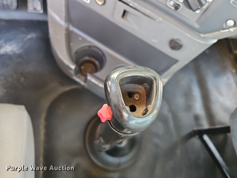 image for item DW3158 2008 Mack CHU613 semi truck