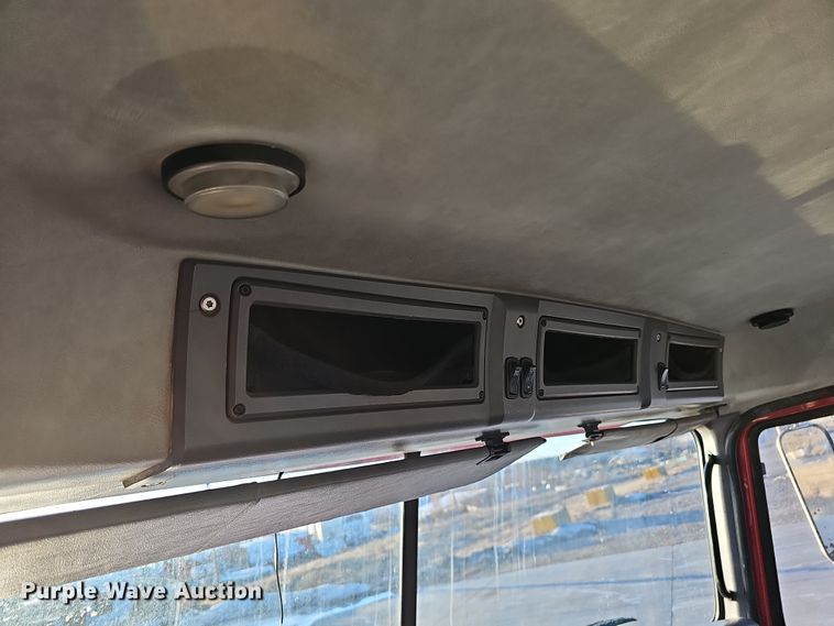 image for item DW3158 2008 Mack CHU613 semi truck