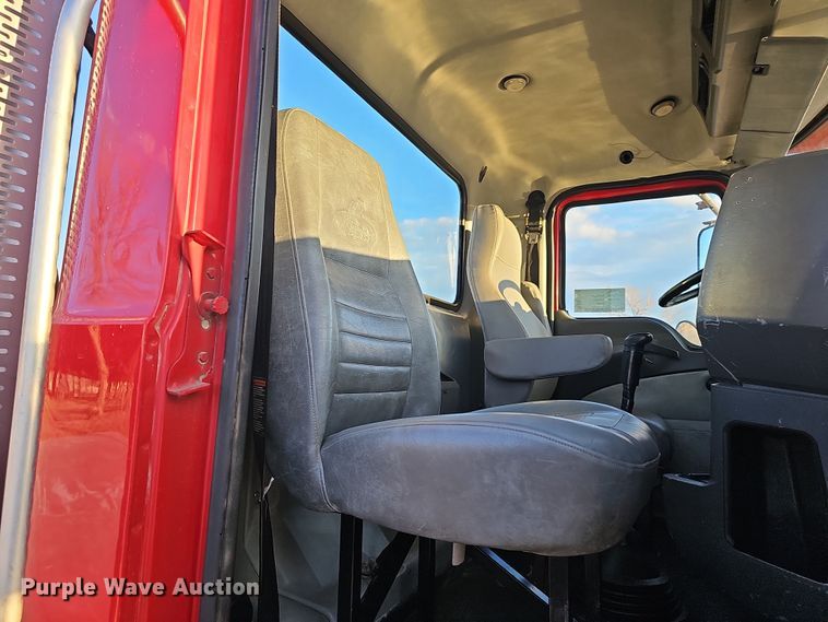 image for item DW3158 2008 Mack CHU613 semi truck