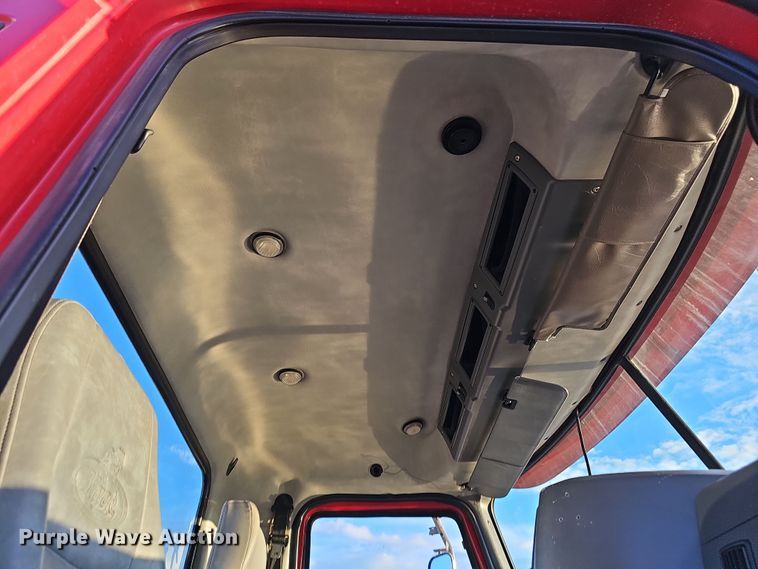 image for item DW3158 2008 Mack CHU613 semi truck