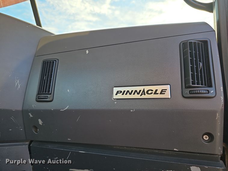 image for item DW3158 2008 Mack CHU613 semi truck