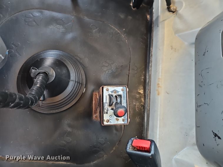 image for item DW3158 2008 Mack CHU613 semi truck