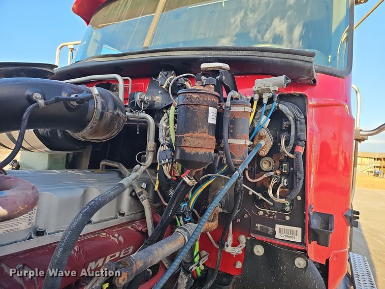 image for item DW3158 2008 Mack CHU613 semi truck